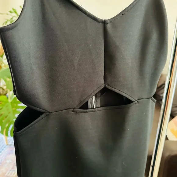 H&M Black Bodycon Cocktail Dress w Front & Side Cutouts & Spaghetti Straps Sz M - Picture 4 of 8